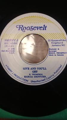 7-дюймовая пластинка MARCIA GRIFFITHS - Give And You'll Get NONE Roosevelt 1975 Ямайка Регги, Ска и Даб Б/у