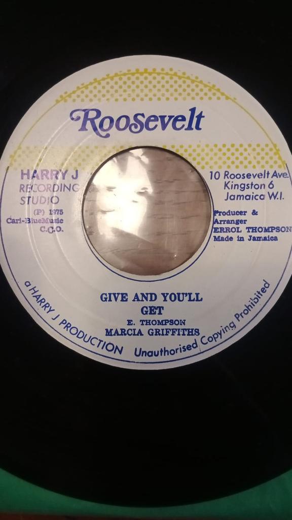 7-дюймовая пластинка MARCIA GRIFFITHS - Give And You'll Get NONE Roosevelt 1975 Ямайка Регги, Ска и Даб Б/у