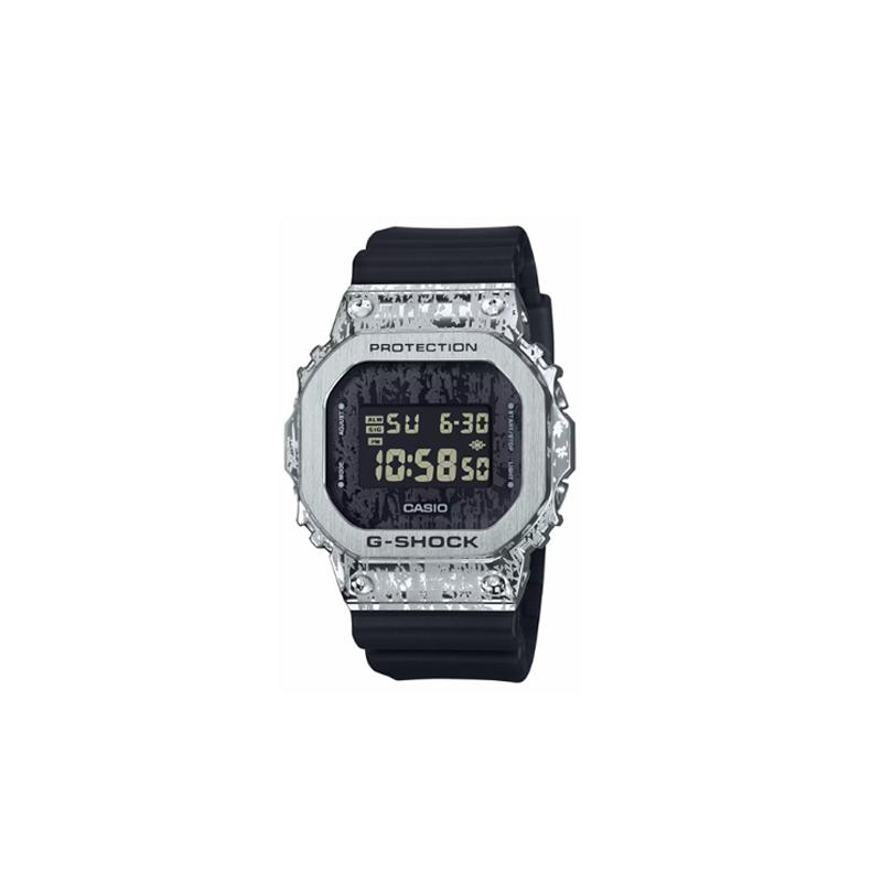 Casio Мужские часы 200 метров водонепроницаемые Кварцевые 49,6×43,2×12,9 мм черный циферблат GM-5600GC-1JF