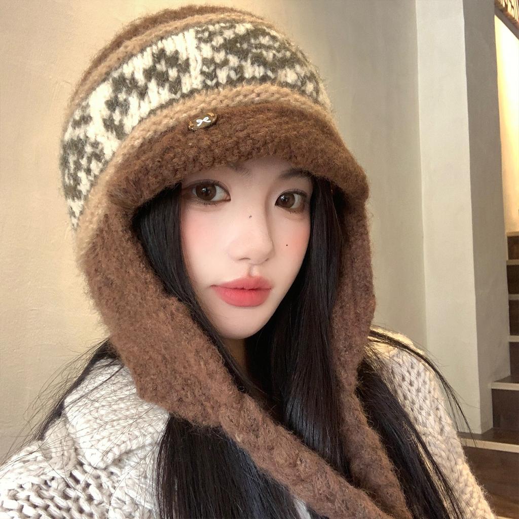 Knitted strap wool hat women's new thickened thermal ear protection hat shows a small face and cold-proof Lei Feng hat