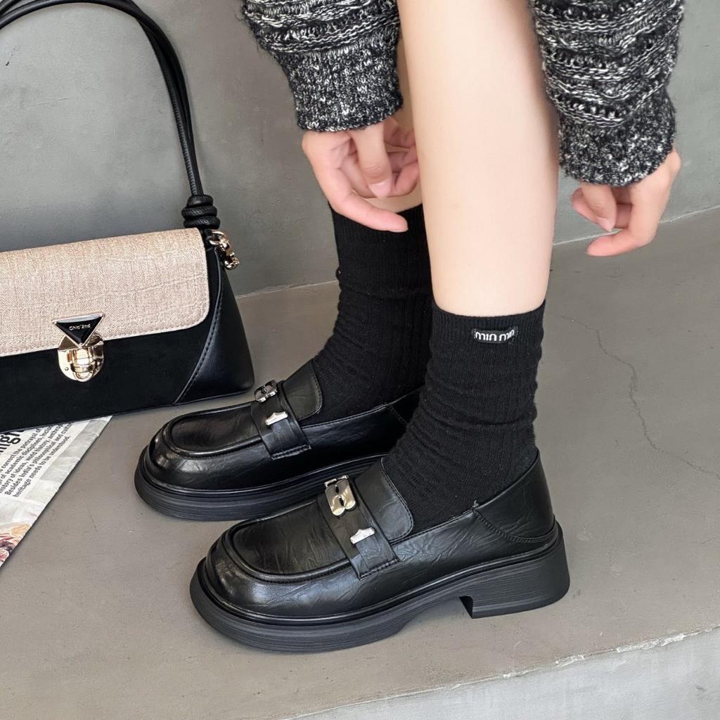 Женские лоферы на платформе 2025 новая осень универсальные черные туфли из маленькой кожи британский стиль французский ретро туфли на плоской подошве