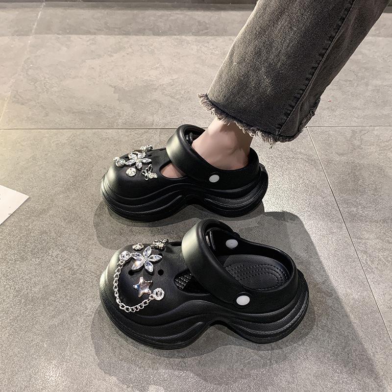Весна и лето 2025 новые туфли с отверстиями на высокой платформе со стразами женские модные нескользящие на толстой подошве, два варианта носки, тапочки с закрытым носком, женская обувь