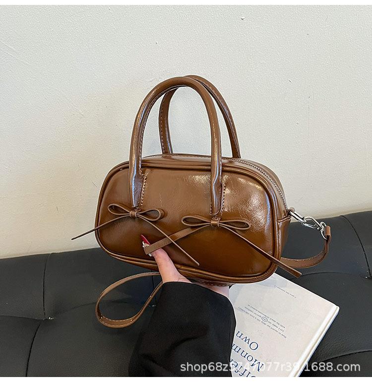 Red Bow Baguette Underarm Bag Women's 2025 New Fashion Commuter Premium Sense Bag Portable Shoulder Bag