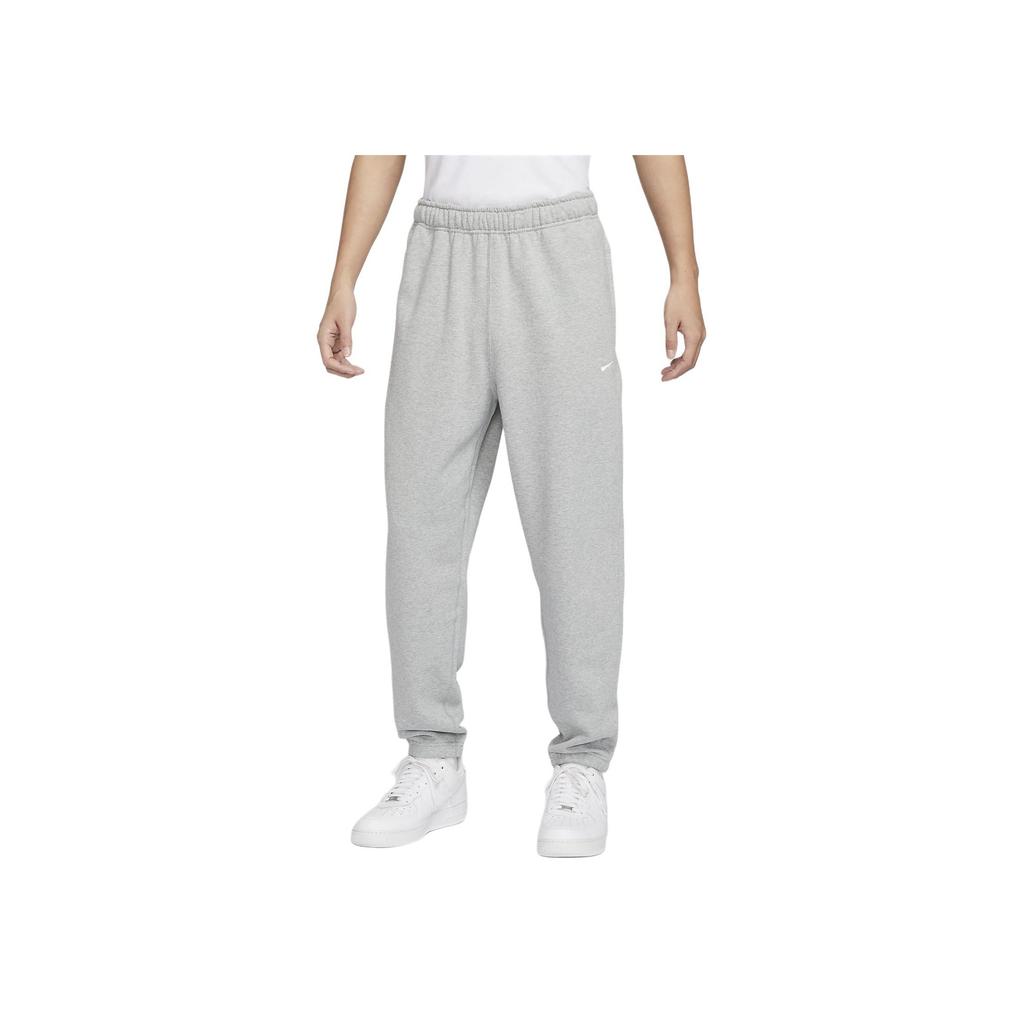 Nike Мужские спортивные повседневные брюки Solo Swoosh с эластичными манжетами, темно-серые, белые, DX0816-063