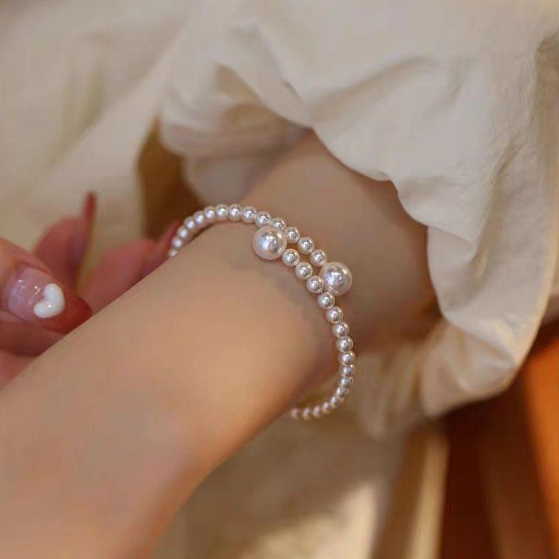 Elegant French Pearl Bracelet: Chic Retro Design for Women