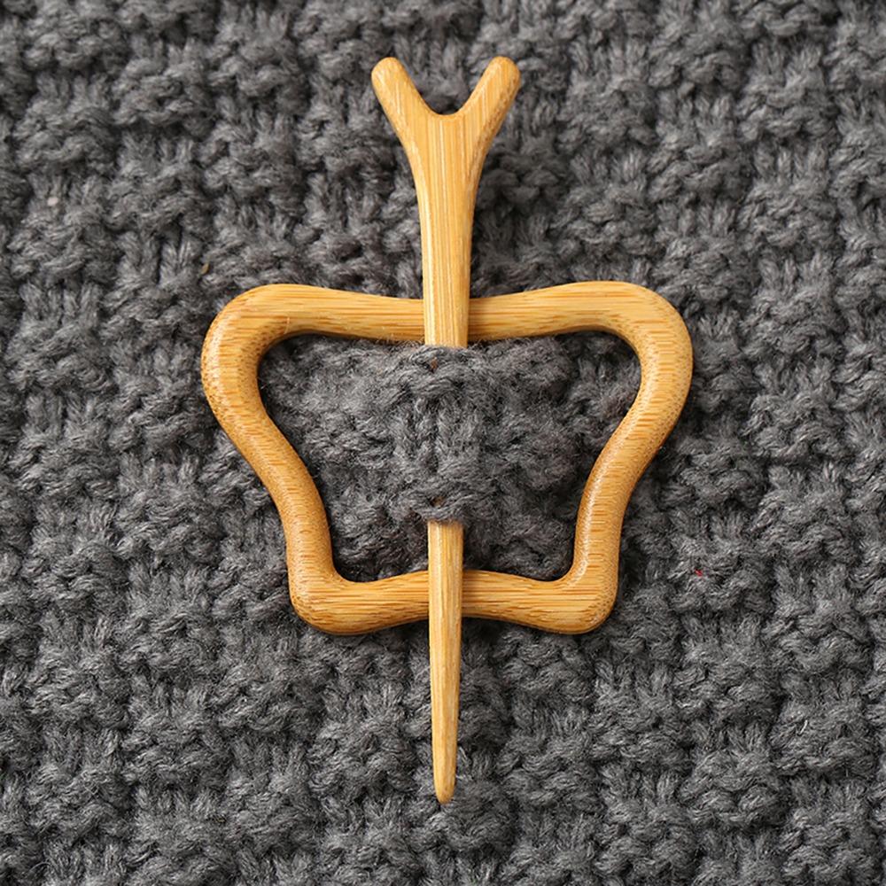 Maple Leaf Animal Sweater Pin Umbrella Kitty Scarf Buckle Dancing Piggy Wooden Brooch  Party