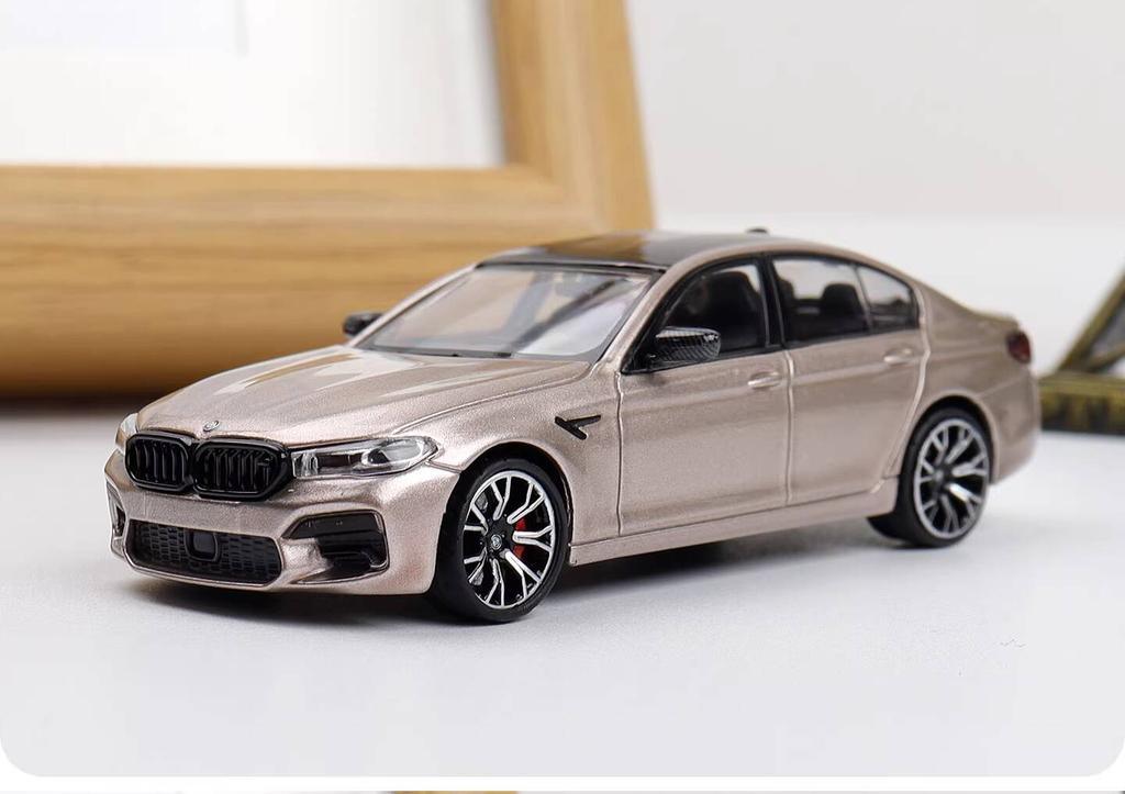 M5 F90 Четырехдверный Седан Версия MJ 1:Металлическая модель автомобиля в масштабе 1:64, коллекционная, черная