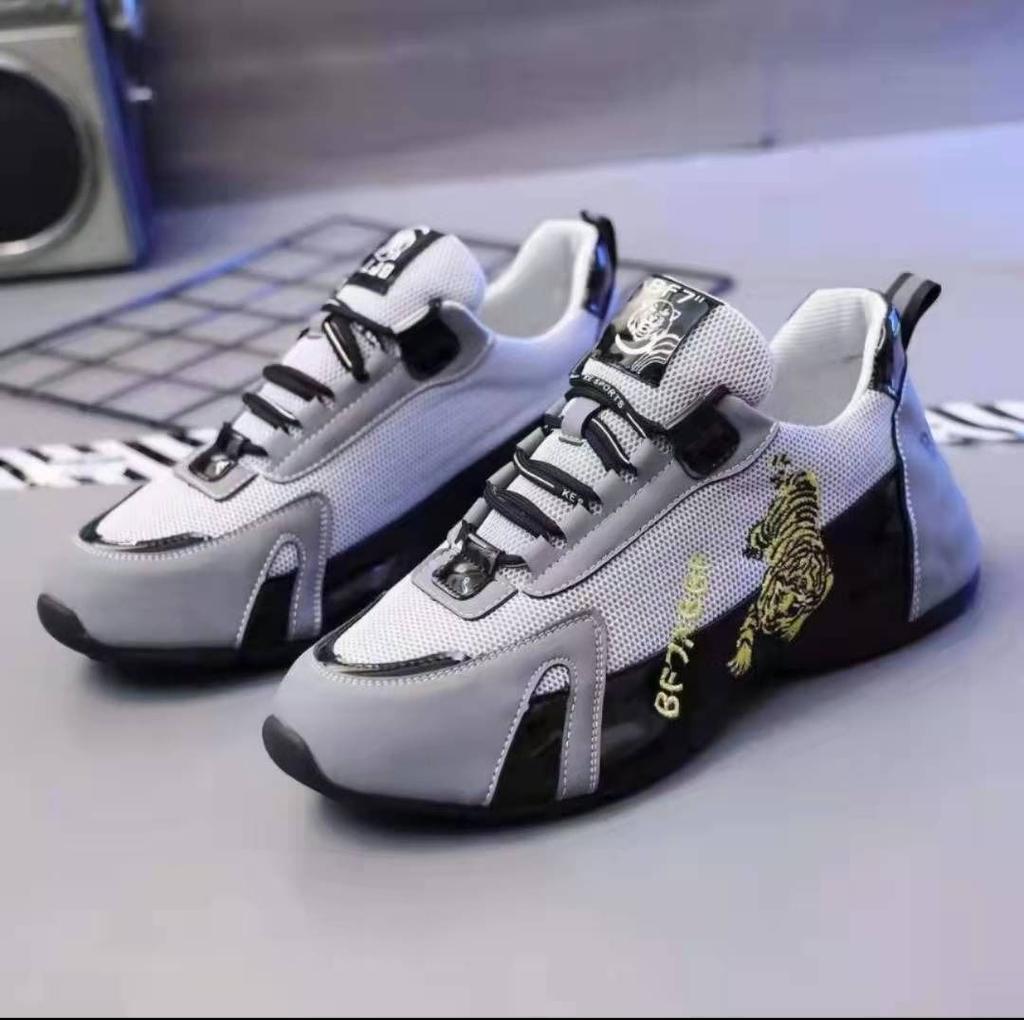 2024 Спортивная обувь Женская обувь с вышивкой тигра Auspicious, дышащая женская обувь с низким верхом, подходящая по цвету, на шнуровке, маленькие белые туфли