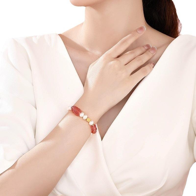 Pearl bracelet for girls, strawberry crystal bracelet, light luxury niche exquisite women's style, a gift for girlfriend on Qixi Festival