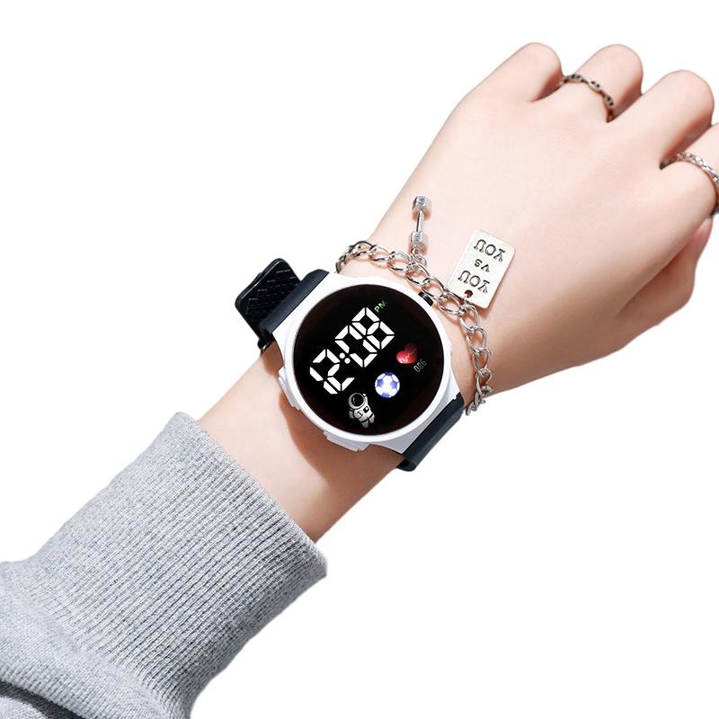 Популярные и стильные круглые электронные часы для детей с дизайном космонавта, высокотехнологичные и модные