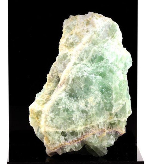 Pierres et Minéraux. Fluorite. 1628.30 ct. Marsanges Mine, Langeac, France.