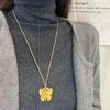 Старинное ожерелье с ажурной бабочкой из эмали и старинного золота от Вэй Сюэ
