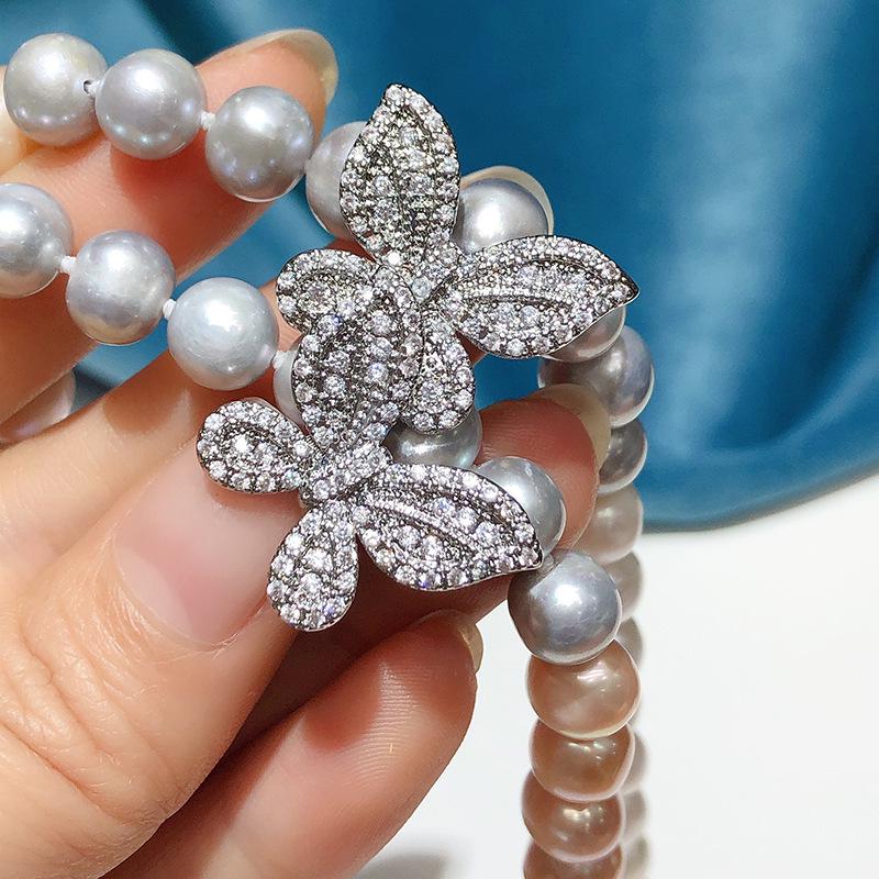 Collier de Perles d'Eau Douce Naturelles avec Fermoir Papillon - Bijou Polyvalent et Tendance en Couleurs Mixtes