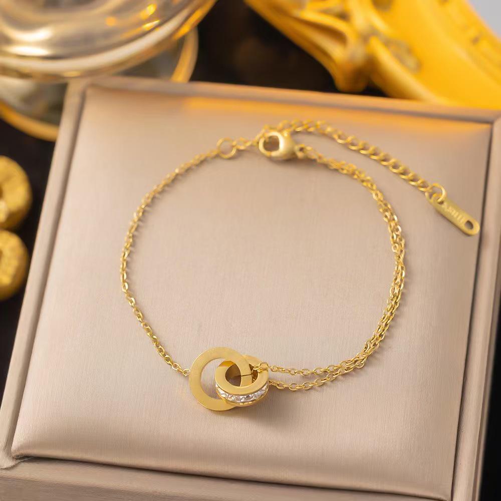 Изысканные римские двойные кольцевые серьги: Шикарный, Универсальный, Высококачественный Дизайн из Титановой Стали для Женщин. Невыцветающая и вневременная элегантность.