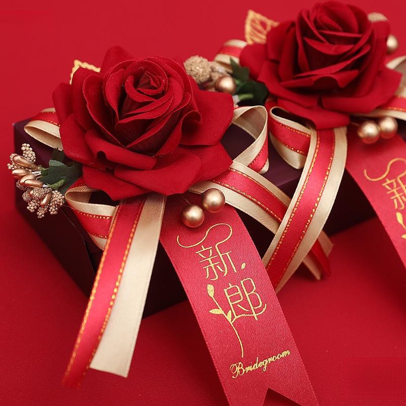 Свадебный набор бутоньерка: Бутоньерки для семьи, шаферов и подружек невесты для приветствия родителей.