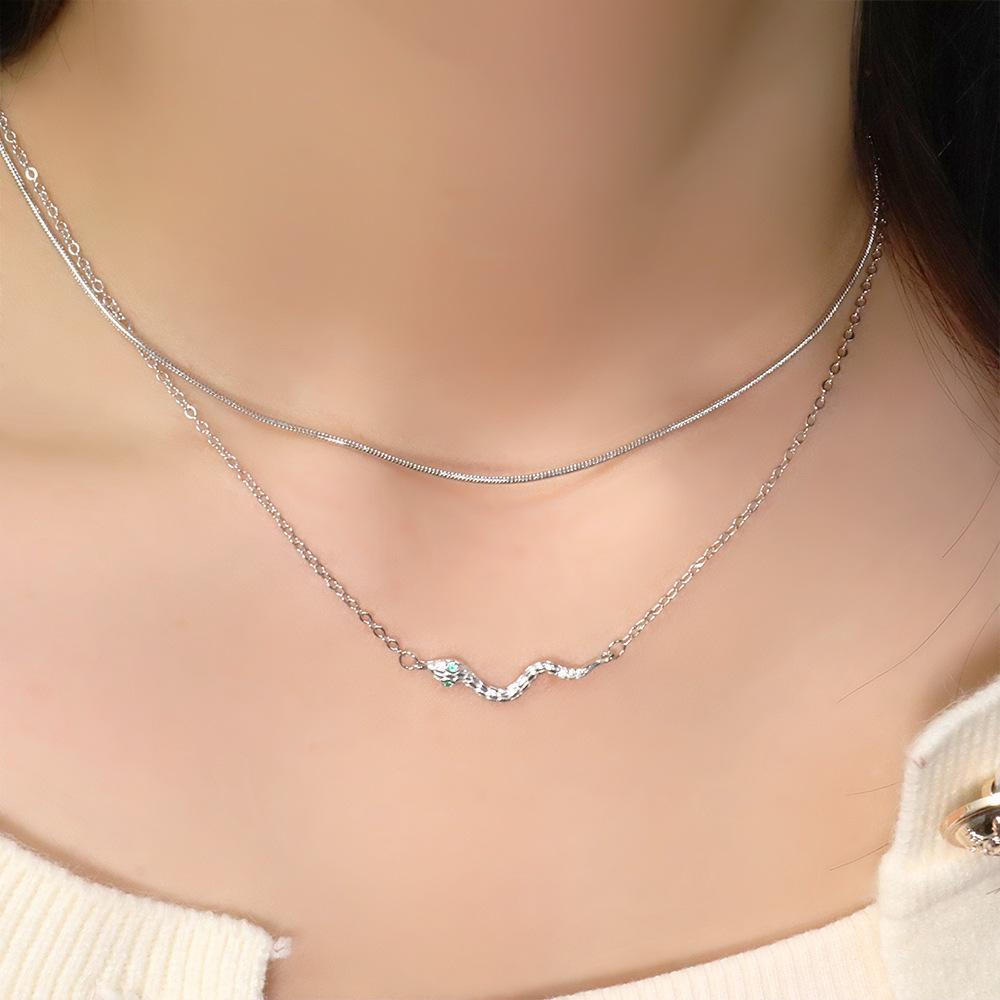 Двухслойное ожерелье-змея с зелеными глазами Изысканное и уникальное волнистое животное змея цепочка на ключицу зеленый цирконий змея зодиакальный кулон