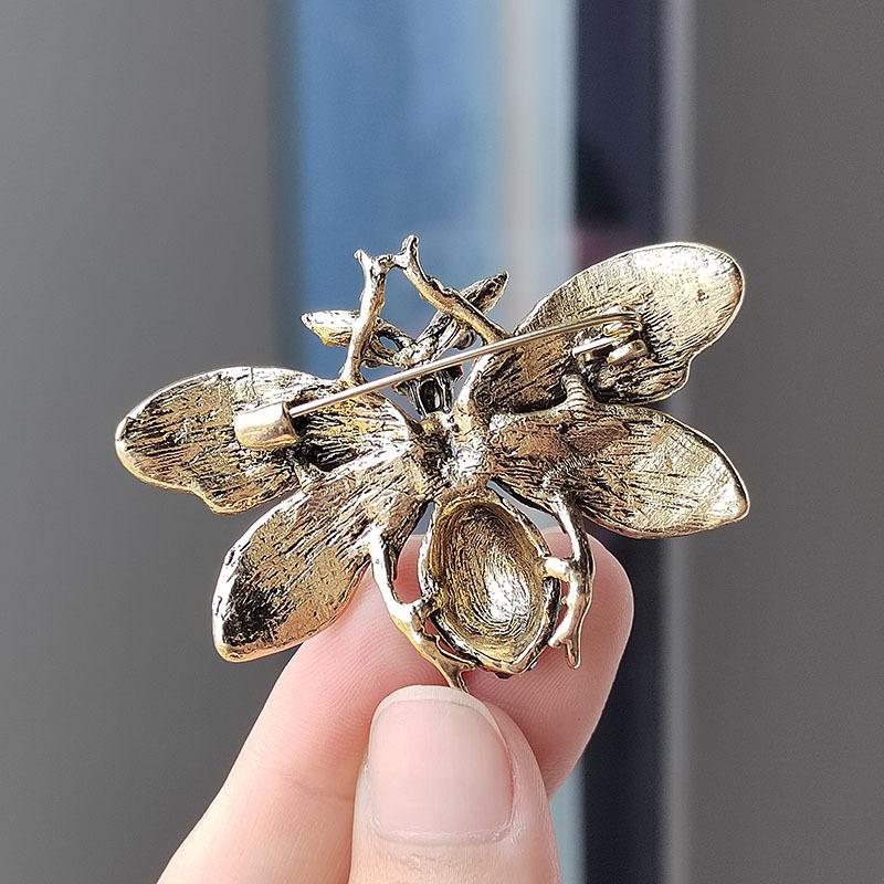 Vintage Insect Jewelry Shiny Zircon Butterfly Brooches Retro Pins Rhinestone Delicate Moth Brooches Pin for Women Dress Accessory