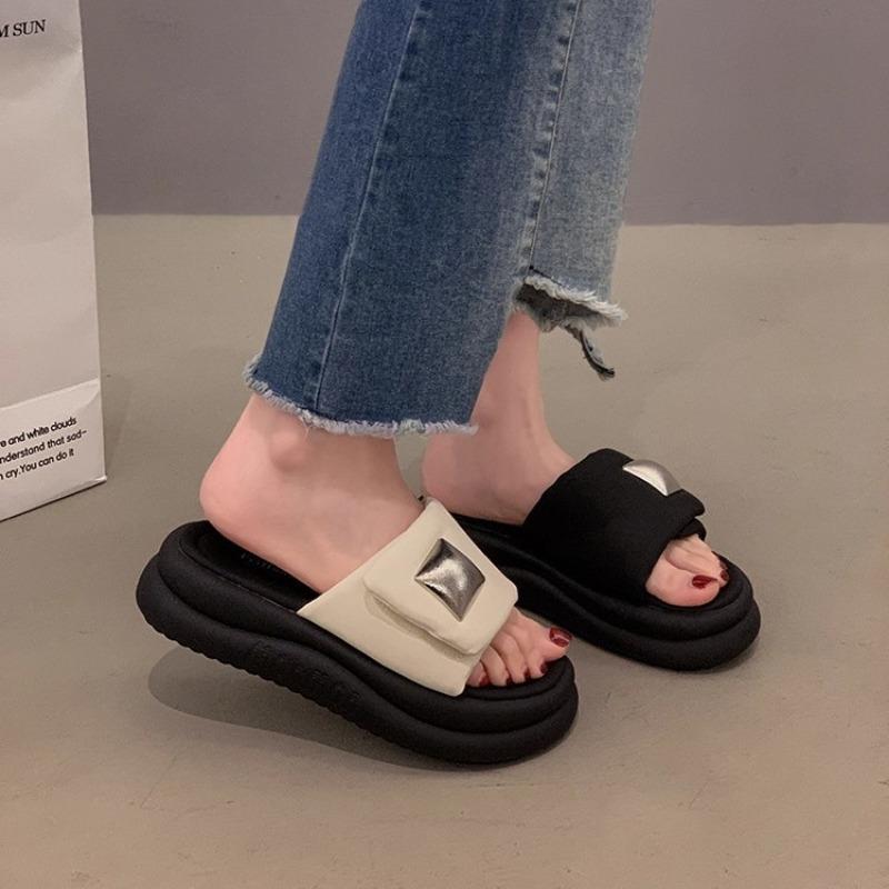 Тапочки женские летние для улицы новые модные на маленькой толстой подошве для увеличения ощущения высокого класса крутые тапочки