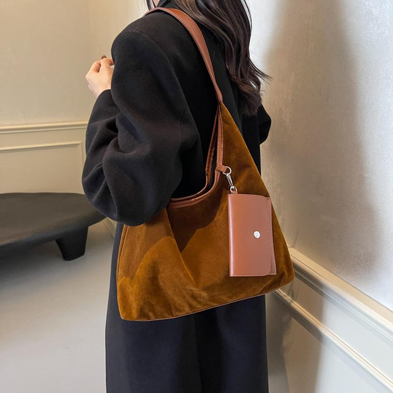 2025 new fashion foreign casual armpit bag European and American retro feeling large capacity matte shoulder women's bag