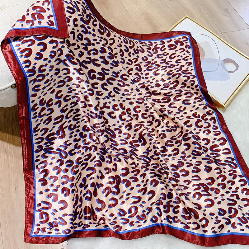 Popular Shawls Europe And America Fashion Bandannas Wild Leopard Print Sunscreen 90X90CM Bandanna Luxury Square Silk Scarves