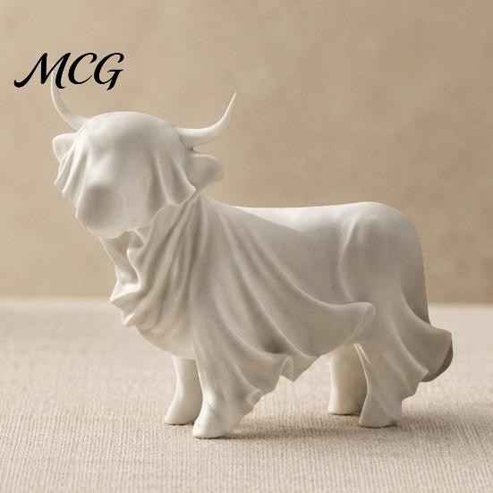 Minimalist Animal Decoration 3D Printed Highland Cow Ghost Statue, Halloween Yak Figurine, Sculptural Ornament Sculpture for Home Office Shelf