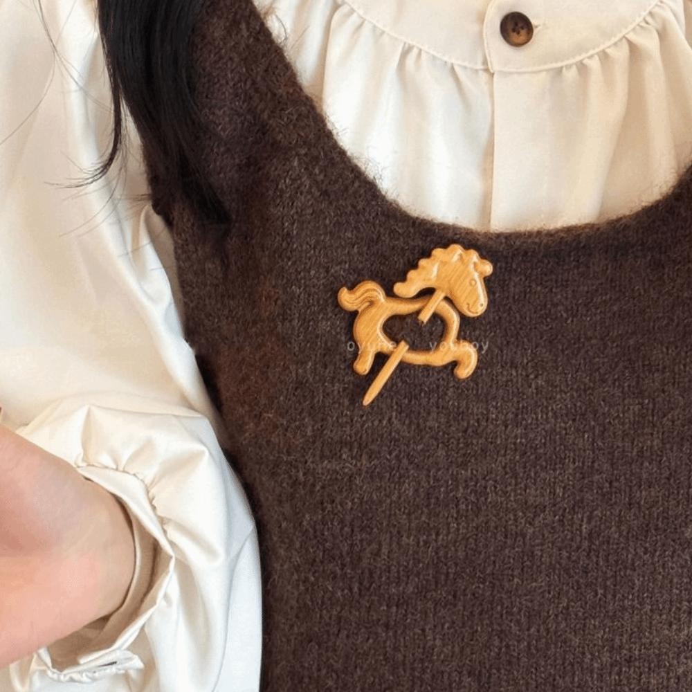 Lion Animal Sweater Pin Alpaca Pony Brooch Fashion Wooden Brooch  Clothing Accessory