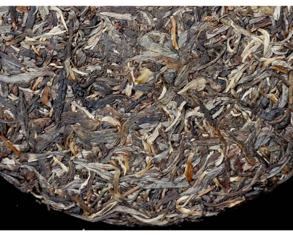 Yunnan Yiwu Guafengzhai 2021 Premium Ancient Tree Raw Pu-erh Gong Tea Cake 357g
