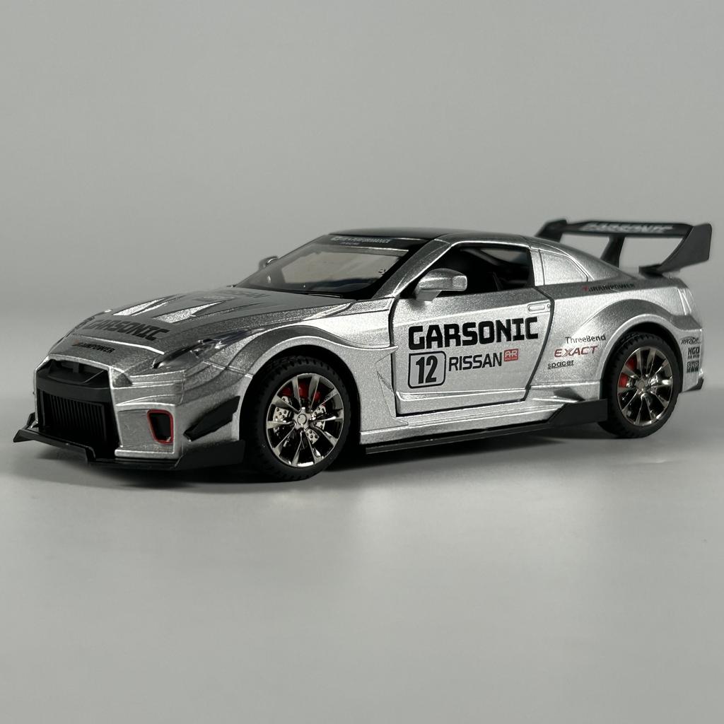 1:32 Nissan GTR CSR2 Alloy Metal Diecast Model Car Home Decoration & Collectibles Hobby Display Ornaments Holiday Present Gifts