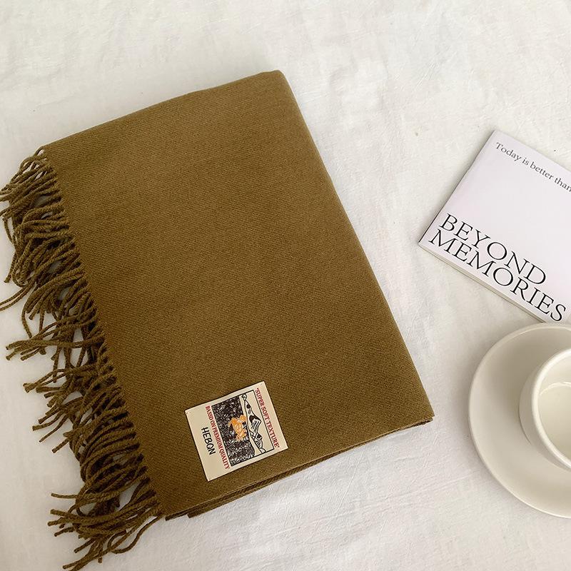 A Winter-specific, All-color, Multifunctional Scarf with A Soft Texture, Resembling The Feel of Cashmere, Providing Warmth and Protection.