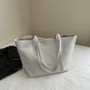 Modern Women's Tote Bag With Elegant Design And Ample Storage For Everyday Commuting