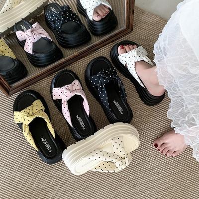 Шлепанцы на толстой подошве высокого класса женские летние 2025 новые модели с юбками, сандалии, фея стиль модные сандалии на одной перемычке