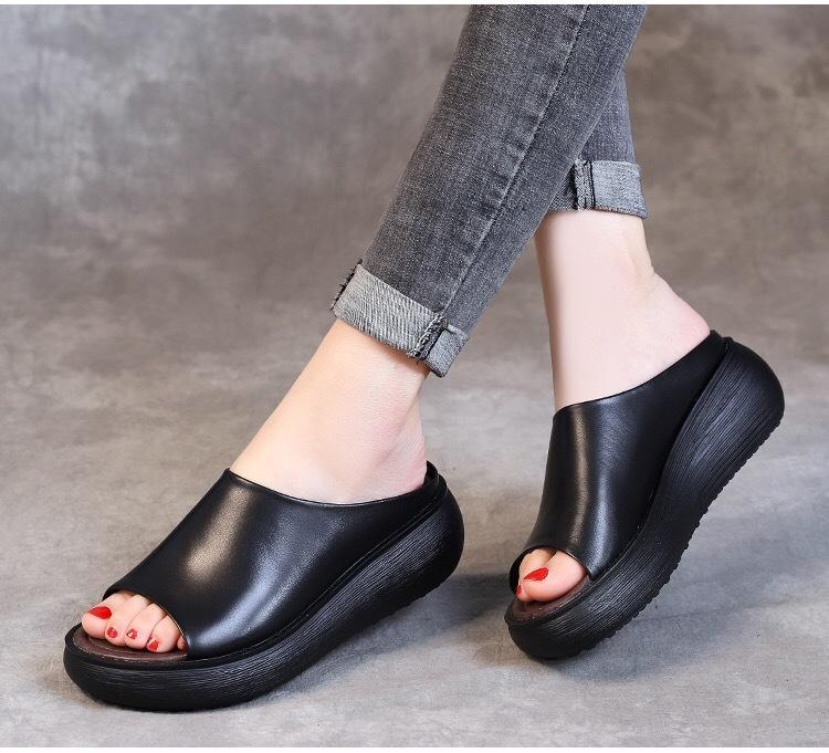 Модные женские кожаные тапочки, сандалии на подошве из искусственной кожи для женщин, сексуальные мюли на высоком каблуке, черные босоножки на платформе с открытым носком, босоножки на танкетке