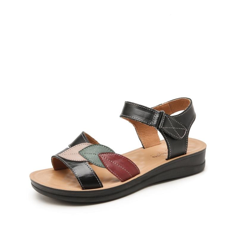 Fashion Mom sandals made of genuine leather for middle-aged and elderly women in the summer of 2025 middle-aged flat sandals for women
