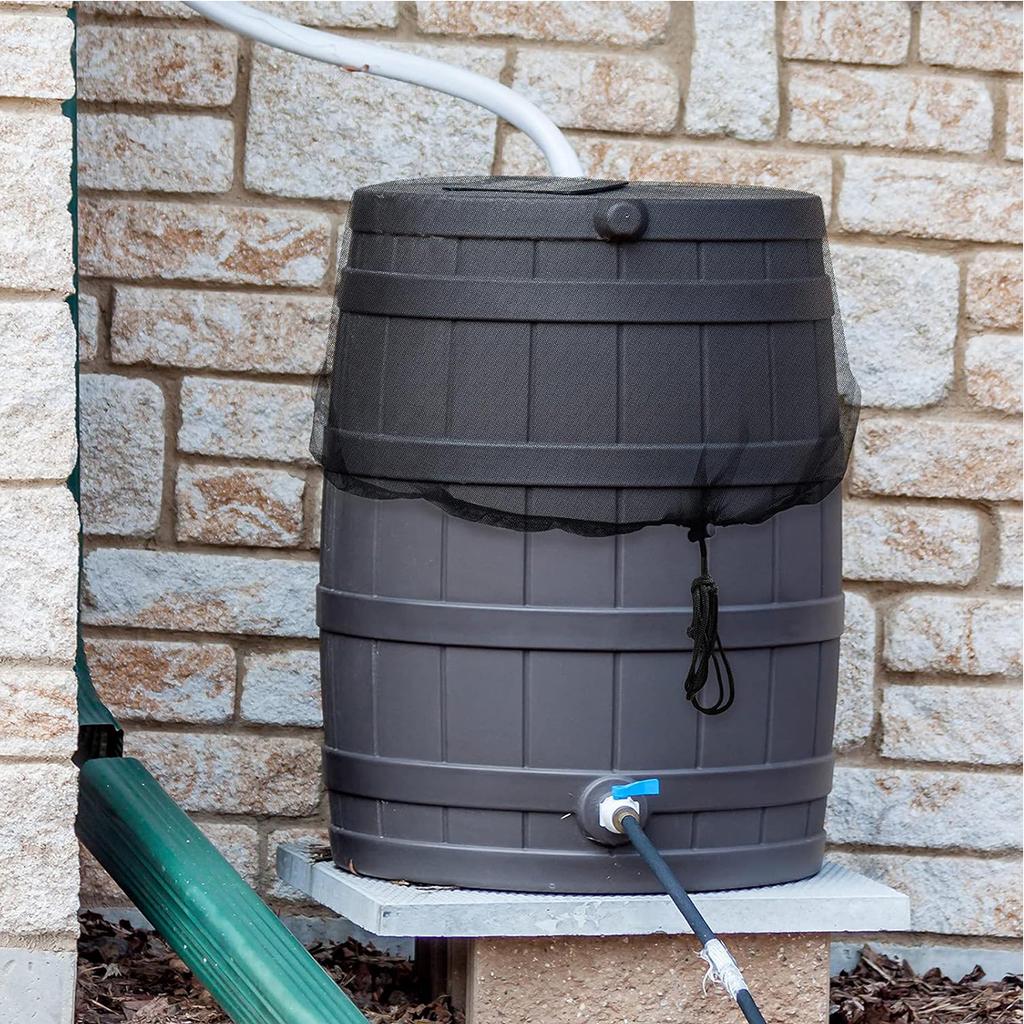 Сетчатый чехол для бочки с дождевой сеткой и затягивающимся шнурком. Экран для бочки с дождевой сеткой, предотвращающий попадание опавших листьев, мусора и мелких предметов. Сетчатый чехол для бочки с дождевой сеткой.