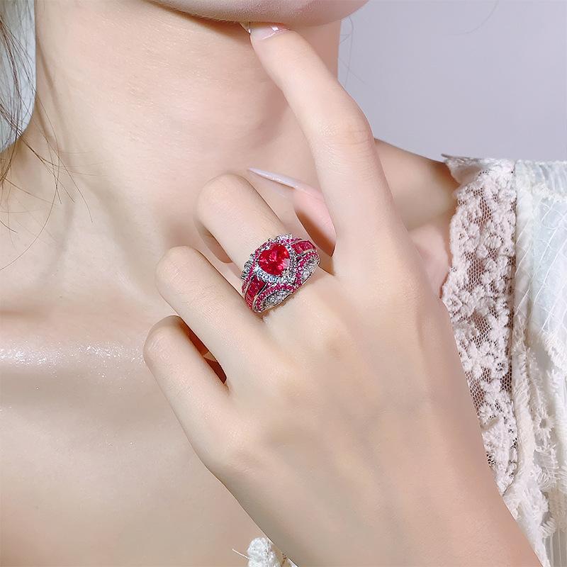 Ветер Ювелирные изделия Кольцо Ювелирные изделия Фиолетовый Свет Изменение Цвета Красный Корунд Сердце Бриллиант Высокая Мода Пригородная Женщина