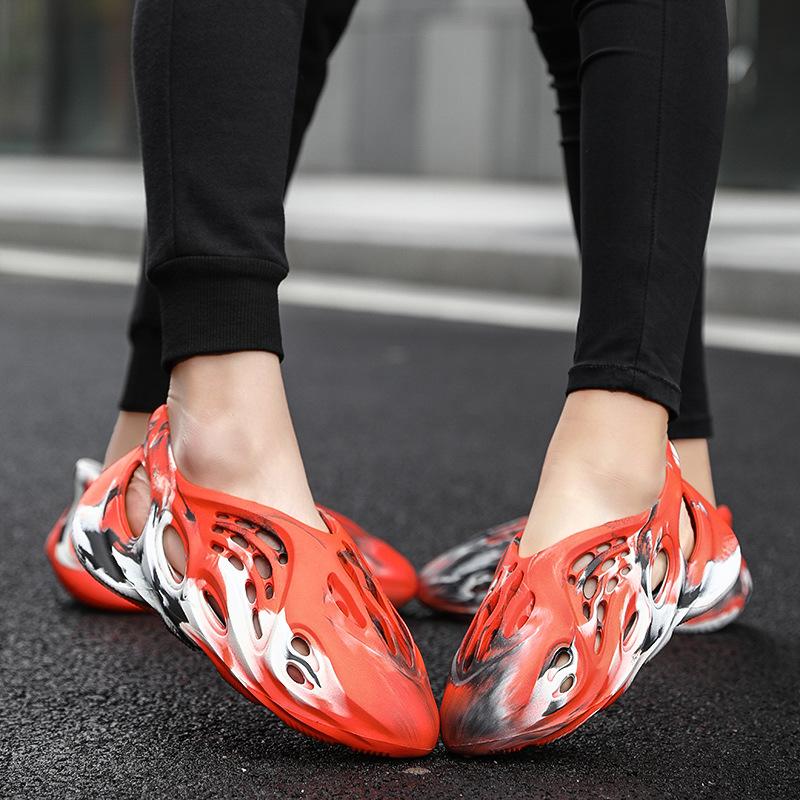 Новые летние мужские туфли, повседневные дышащие пляжные сандалии, тапочки, шлепанцы на танкетке, камуфляжные мужские шлепанцы, плоские, большие размеры 36-45