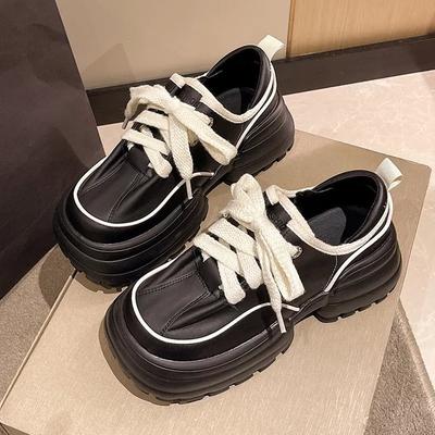 Нишевые туфли-хлебцы на толстой подошве, тренд весна-лето