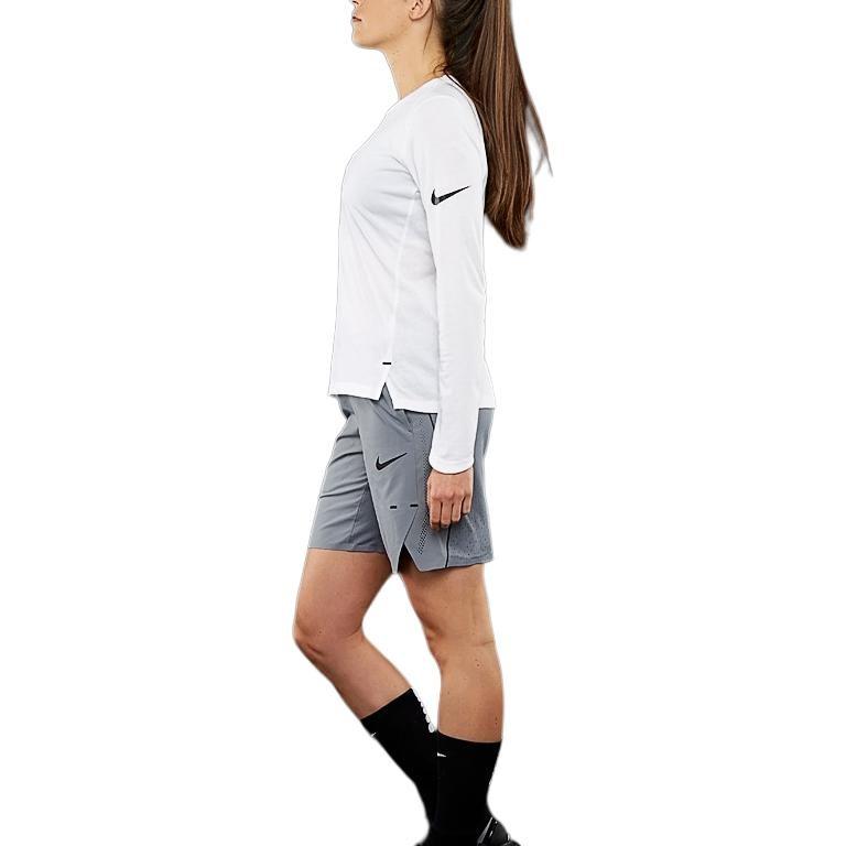 Nike T Shirts Women's White Crew Neck Moderate Straight Fit 842740-100