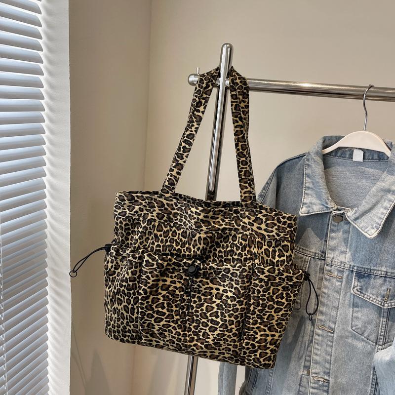 Вместительная модная женская сумка через плечо с леопардовым принтом, новая простая персонализированная сумка-тоут, большая сумка для покупок, универсальная дорожная сумка