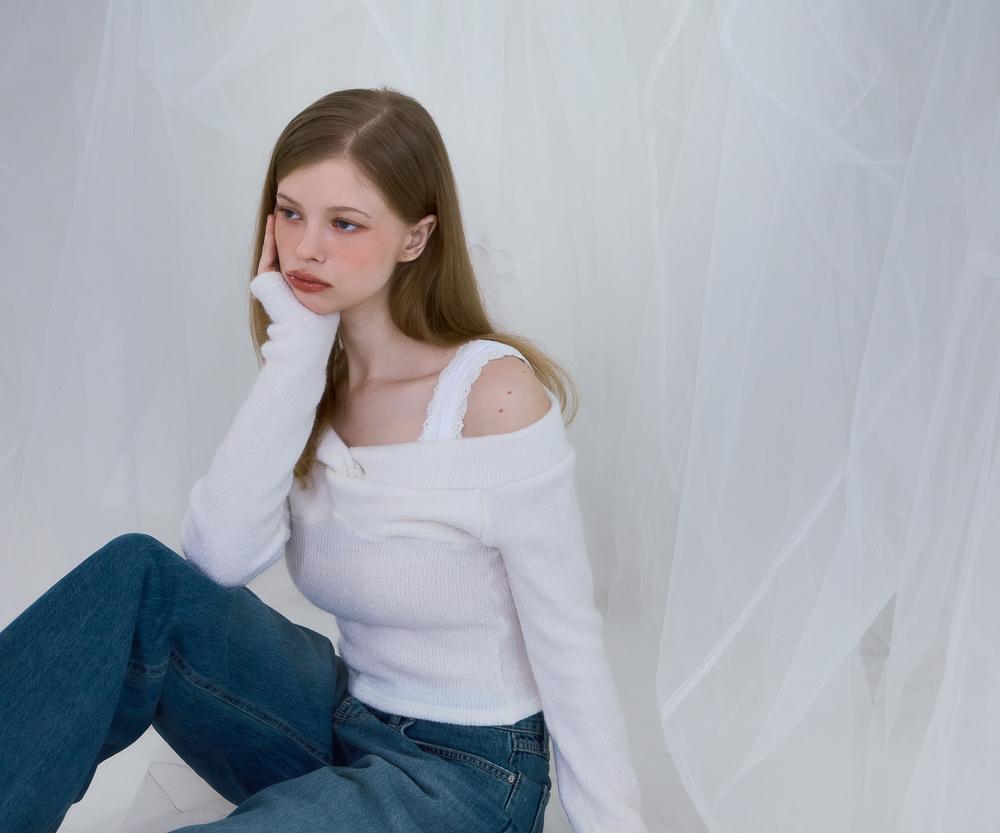 ROSEFRANTZ Twist Off Shoulder Long Sleeve [Ivory]