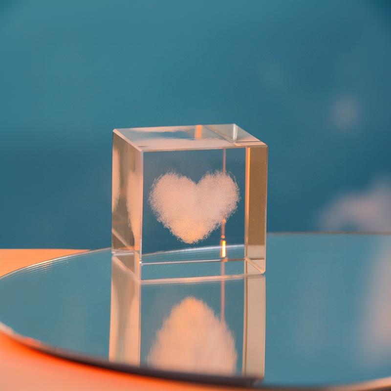 3D Engraved Crystal Cube Ornament Cloud Heart Whale Pattern Clear Square for Desktop Decor Thanksgiving Gift for Friends