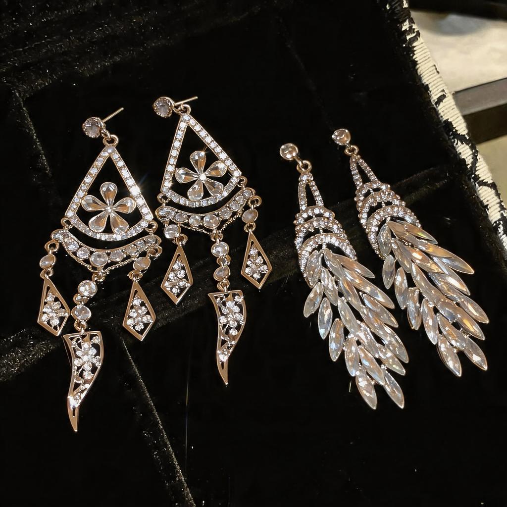 Silver Needle Affordable Luxury Style Feather-Shaped Tassel Earrings Retro Exquisite Exaggerated Earrings High-Grade Earrings