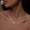 ORSA JEWELS Элегантное серебряное ожерелье 925 пробы с цепочкой в форме полугубы и подвеской в форме полумесяца с натуральной пресноводной жемчужиной для женщин GPN53