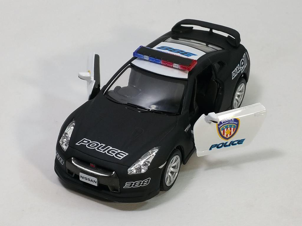 KiNSMART 2009 Nissan R35 Police Edition Scale Metal Model Toy Car with Action GT-R 5-inch 136 Die-Cast Pull-Back
