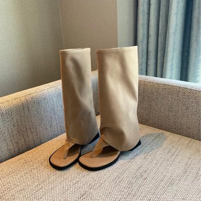 Новые стили женской обуви на толстом каблуке и с голенищем-трубой, крутые ботинки с высоким голенищем