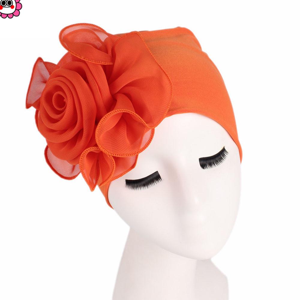 Шапка с макси-цветком