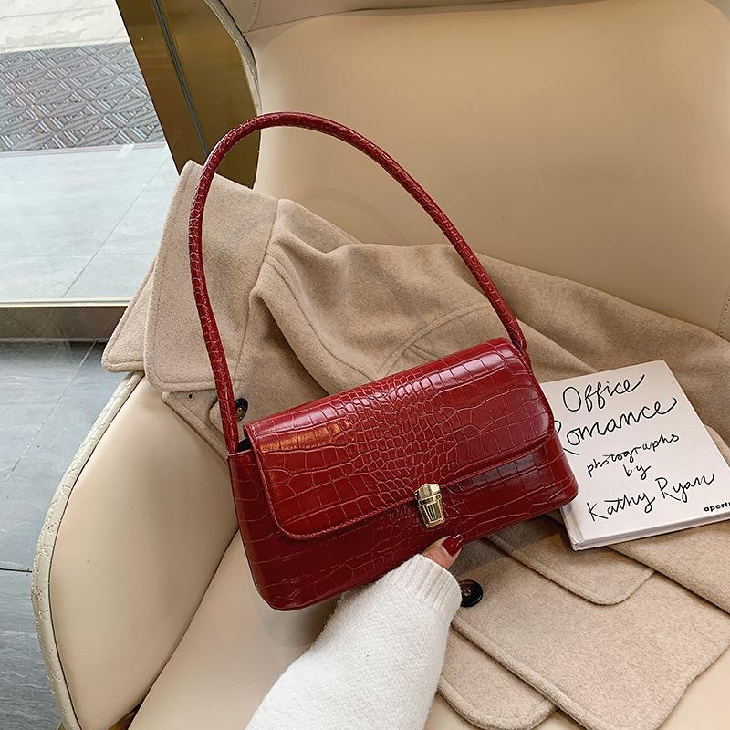 Текстурированная маленькая сумка, женская сумка в иностранном стиле 2025, популярная новая сумка-багет, модная корейская версия, сумка-мессенджер, стильная сумка под мышкой