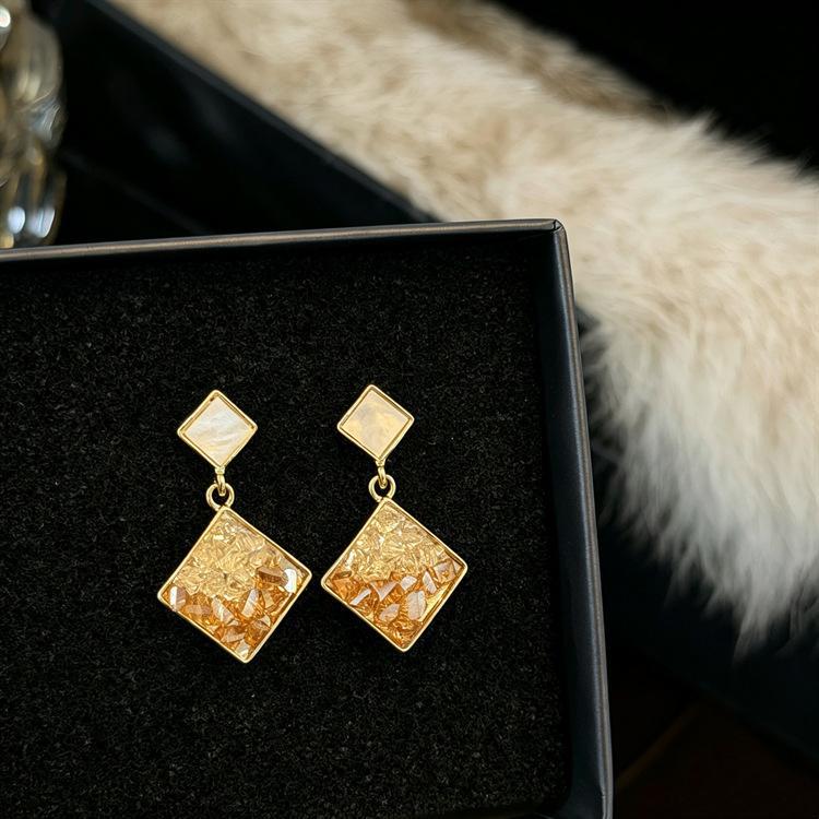 Держатель для спирали от комаров, зажим для уха: Универсальные серьги без прокола в крутом, нишевом дизайне для повседневного стиля.