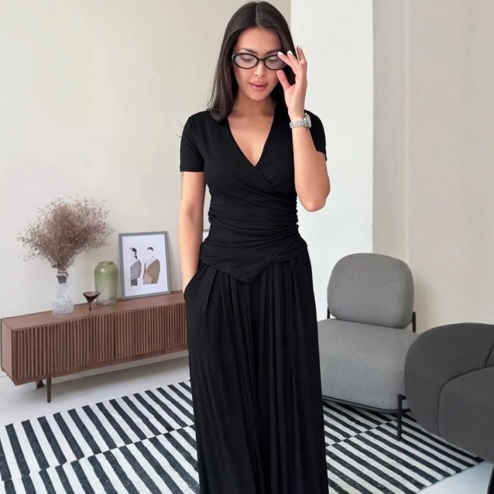 Элегантный женский летний комплект-двойка с V-образным вырезом, 2025: Модный, Универсальный, Удобный и Стройнящий Дизайн