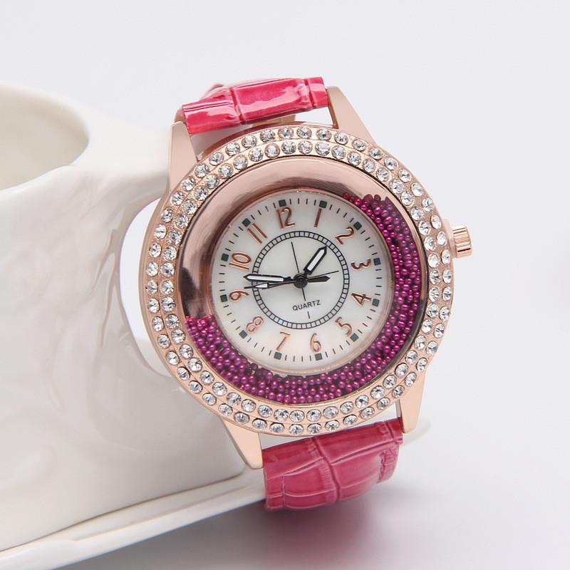 Stylish Ladies' Watch With Mineral Glass Face And Sleek Stainless Steel Buckle